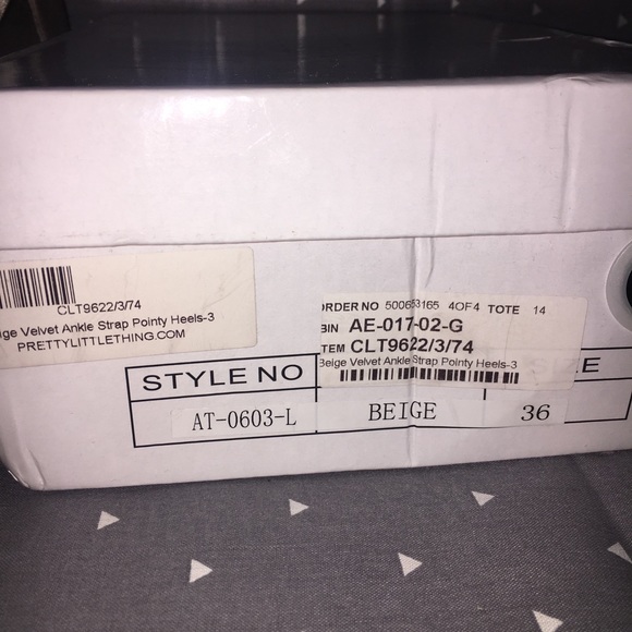 Never Been Worn Beige Velvet Pointy Heels Sz 6 - Picture 7 of 7